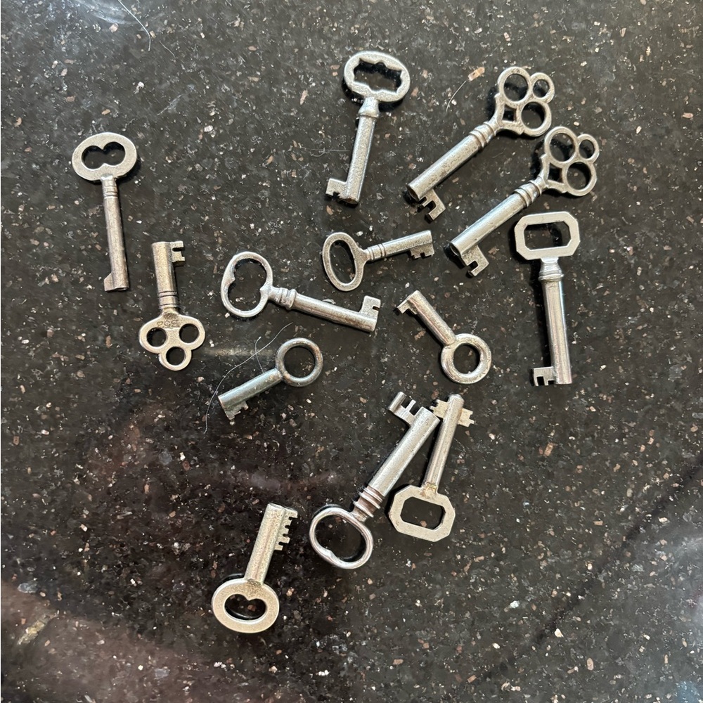 Vintage Skeleton Keys Lot of 13